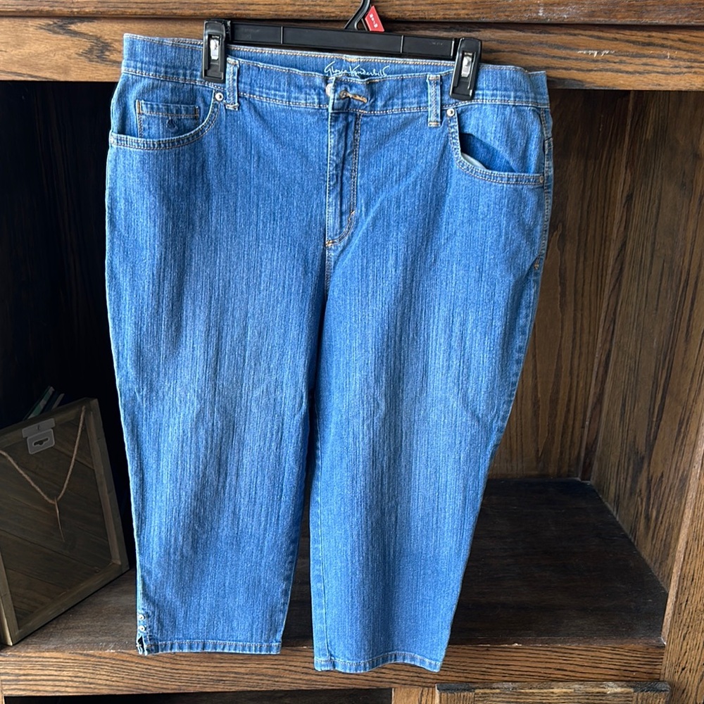Gloria Vanderbilt Blue Capri Jeans